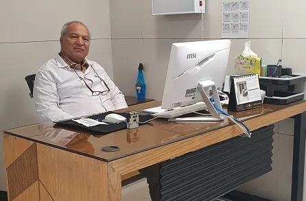 دکتر اصغر فرهادی متخصص کلیه و مجاری ادراری در مشهد و بهترین دکتر سنگ شکن کلیه در مشهد